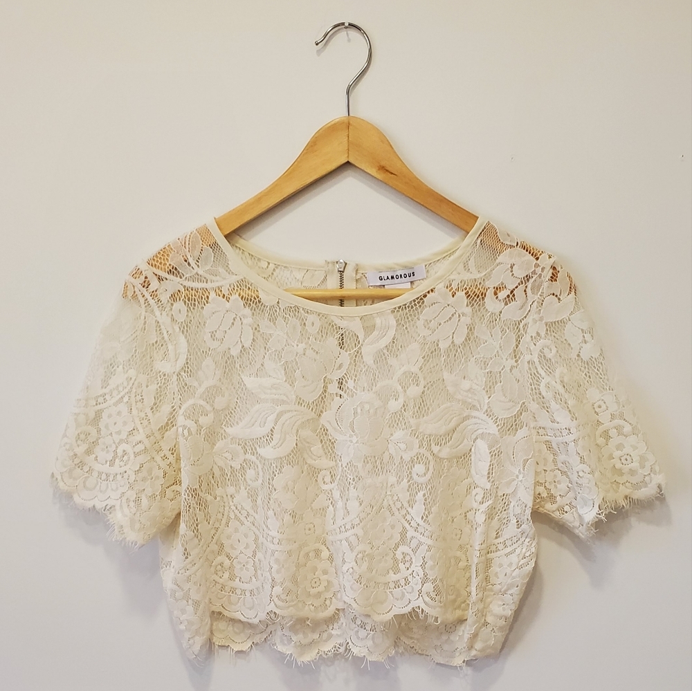 Glamorous Sheer Lace Scalloped Hem Short Sleeve Crop Top